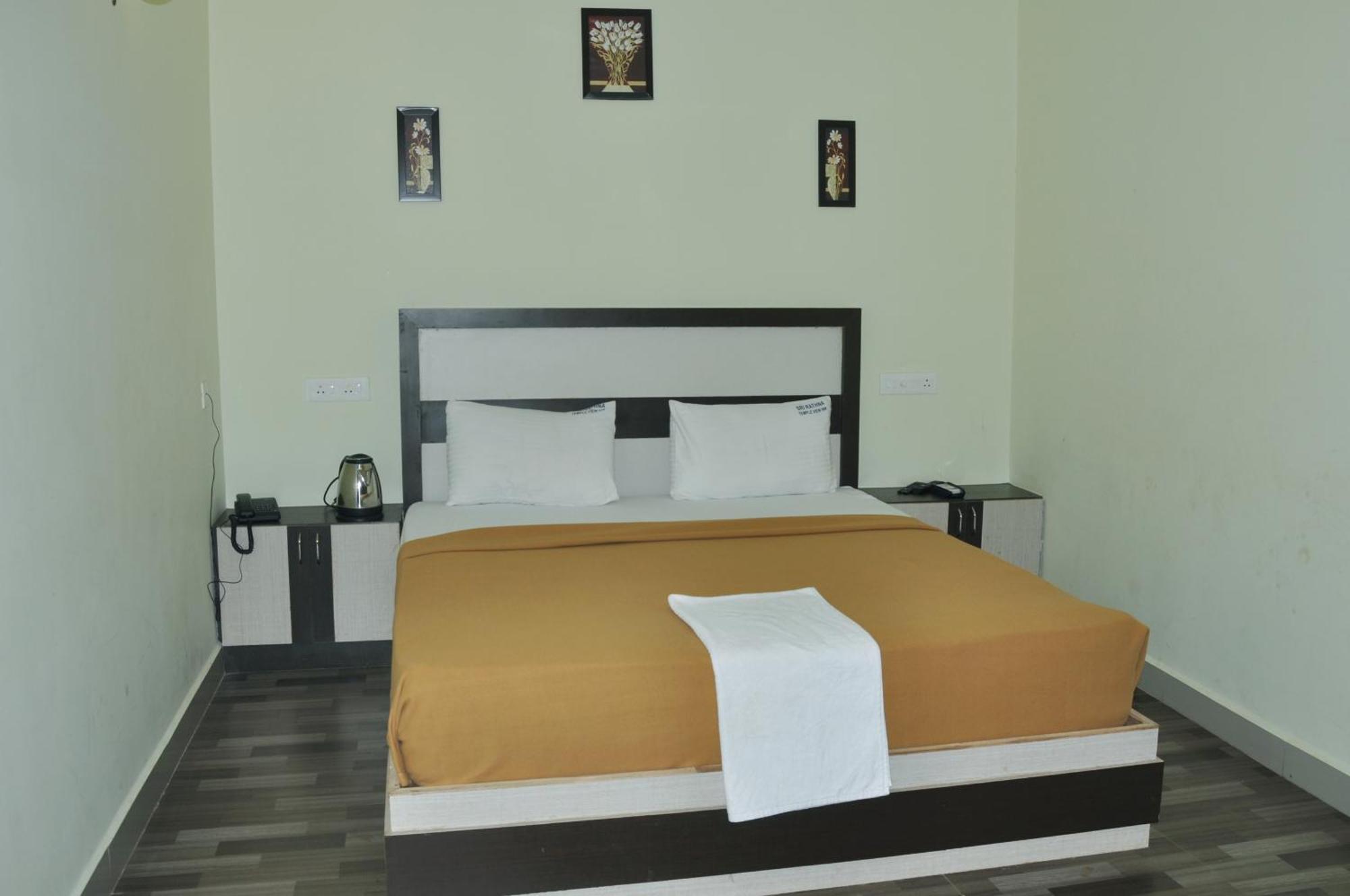 Srirathna Temple View Inn Танджавур Екстериор снимка