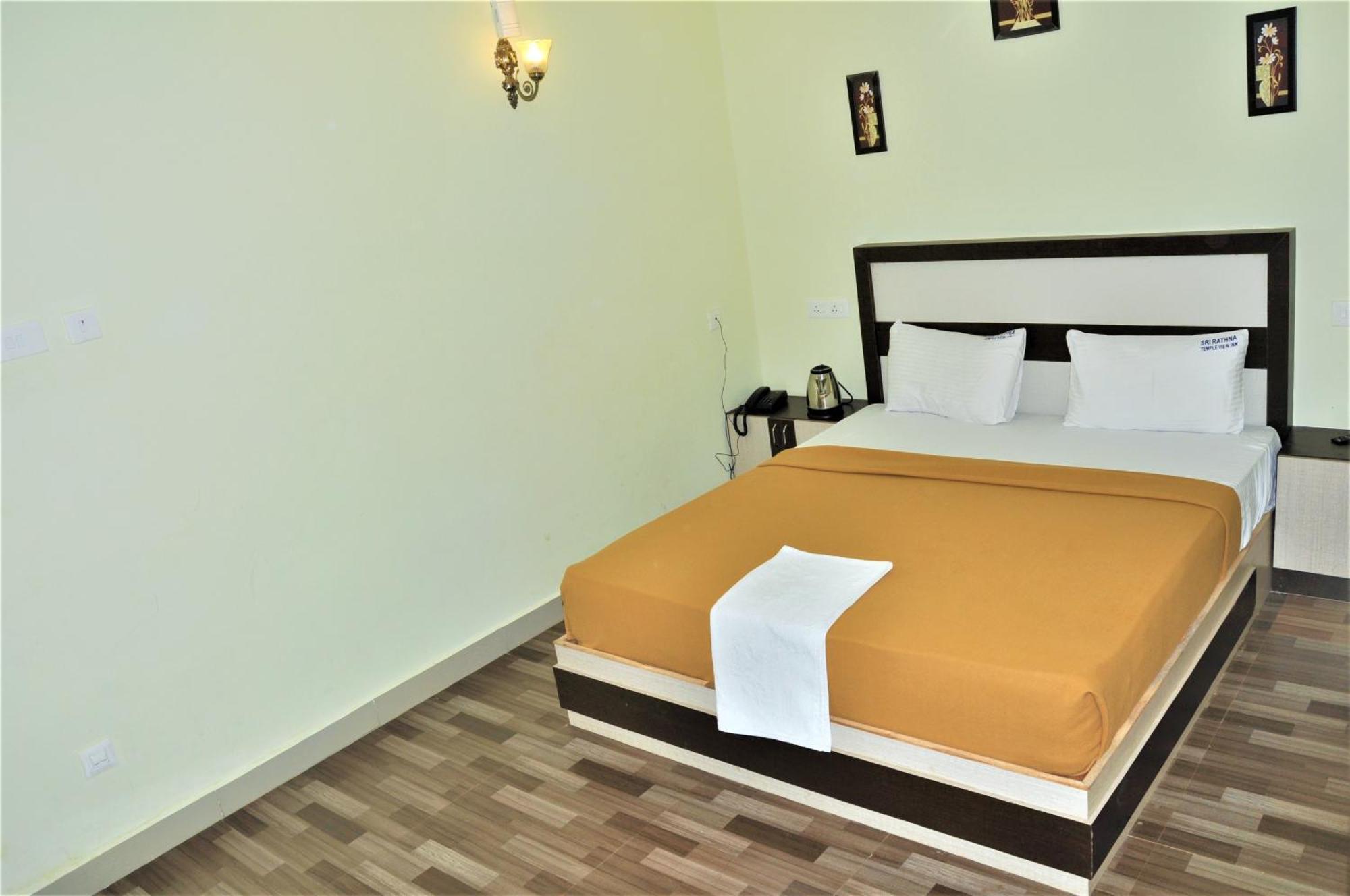 Srirathna Temple View Inn Танджавур Екстериор снимка